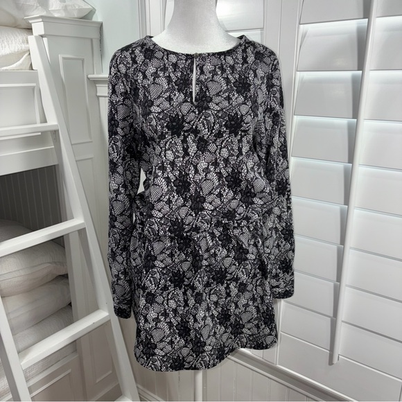 Vince Camuto Dresses & Skirts - Vince Camuto B&W Lace Pattern Dress